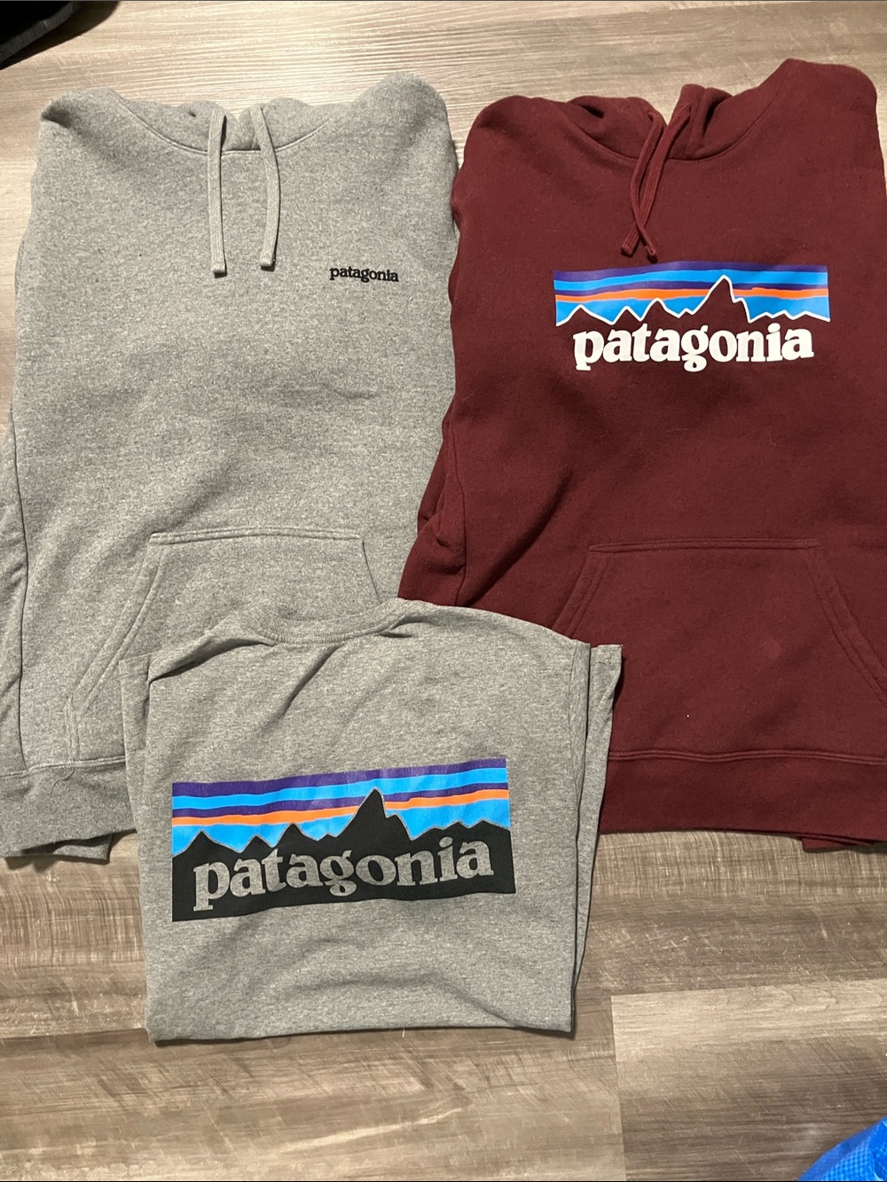 Patagonia Bundle Men’s Small 2 hoodies + 1 T-shirt